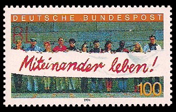 100 Pf Briefmarke: Miteinander Leben