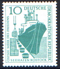 10 Pf Briefmarke: Seehafen Rostock