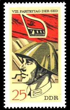 25 Pf Briefmarke: VIII. Parteitag der SED, Soldat 25 Pf Briefmarke: VIII. Parteitag der SED, Soldat