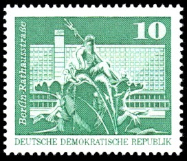 10 Pf Briefmarke: Sozialistischer Aufbau in der DDR, Berlin Rathausstraße