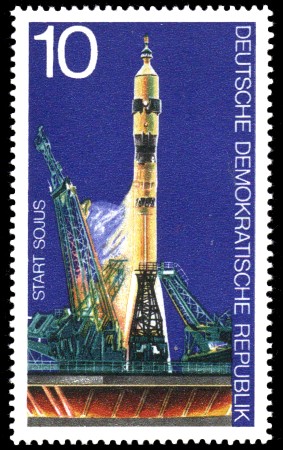 10 Pf Briefmarke: SOJUS-APOLLO Weltraumfahrt-Projekt, Start SOJUS 10 Pf Briefmarke: SOJUS-APOLLO Weltraumfahrt-Projekt, Start SOJUS