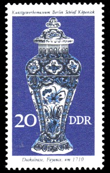 20 Pf Briefmarke: Kunstgewerbemuseum Berlin Schloß Köpenick, Deckelvase