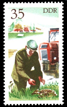 35 Pf Briefmarke: Jagd in der DDR, Traktorfahrer u Rehkitz