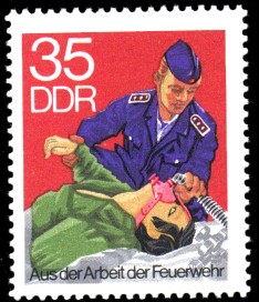 35 Pf Briefmarke: Aus der Arbeit der Feuerwehr, Personenrettung - Beatmung 35 Pf Briefmarke: Aus der Arbeit der Feuerwehr, Personenrettung - Beatmung