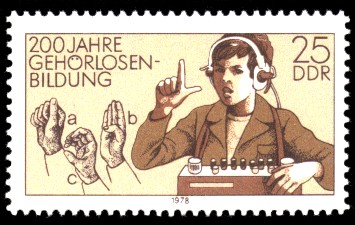 25 Pf Briefmarke: 200 Jahre Gehörlosenbildung, Fingeralphabet Schüler 25 Pf Briefmarke: 200 Jahre Gehörlosenbildung, Fingeralphabet Schüler