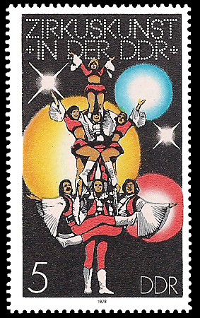 5 Pf Briefmarke: Zirkuskunst in der DDR, Artistenpyramide 5 Pf Briefmarke: Zirkuskunst in der DDR, Artistenpyramide