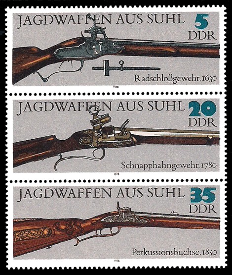 Briefmarke: Dreierstreifen A - Jagdwaffen aus Suhl (ältere Jagdwaffen) Briefmarke: Dreierstreifen A - Jagdwaffen aus Suhl (ältere Jagdwaffen)