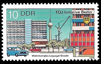 10 Pf Briefmarke: FDJ-Initiative Berlin, Wohnkomplex Leipziger Straße