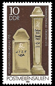 10 Pf Briefmarke: Postmeilensäulen, Mühlau und Oederan