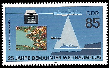85 Pf Briefmarke: 25 Jahre bemannter Weltraumflug, Multispektralkamera 85 Pf Briefmarke: 25 Jahre bemannter Weltraumflug, Multispektralkamera