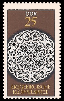 25 Pf Briefmarke: Erzgebirgische Klöppelspitze