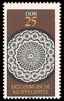 25 Pf Briefmarke: Erzgebirgische Klöppelspitze 25 Pf Briefmarke: Erzgebirgische Klöppelspitze