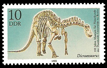 10 Pf Briefmarke: 100 Jahre Museum für Naturkunde, Dicraeosaurus