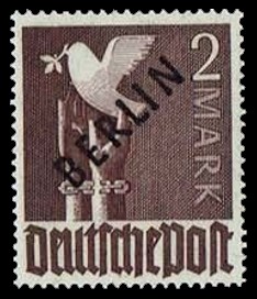 2 M Briefmarke: Gemeinschaftsausgabe der alliierten Besetzung mit schwarzem BERLIN Aufdruck, Freimarke 2 M Briefmarke: Gemeinschaftsausgabe der alliierten Besetzung mit schwarzem BERLIN Aufdruck, Freimarke