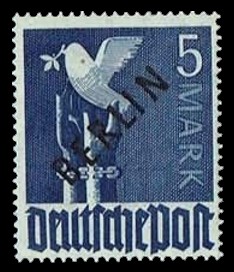 5 M Briefmarke: Gemeinschaftsausgabe der alliierten Besetzung mit schwarzem BERLIN Aufdruck, Freimarke 5 M Briefmarke: Gemeinschaftsausgabe der alliierten Besetzung mit schwarzem BERLIN Aufdruck, Freimarke